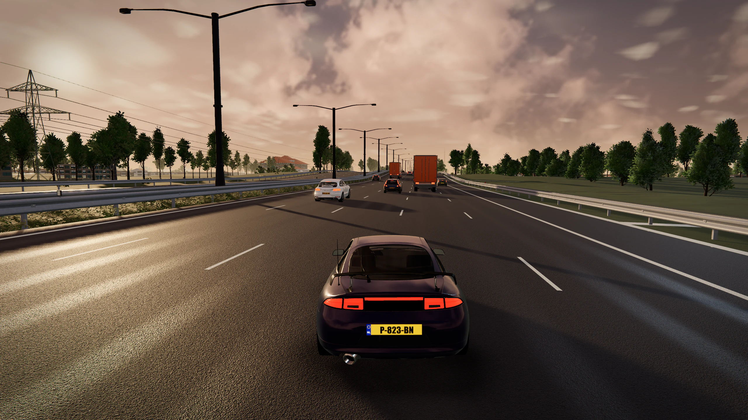 Donkerpaarse coupé tussen het verkeer in warm avondlicht bij Hotel Breukelen