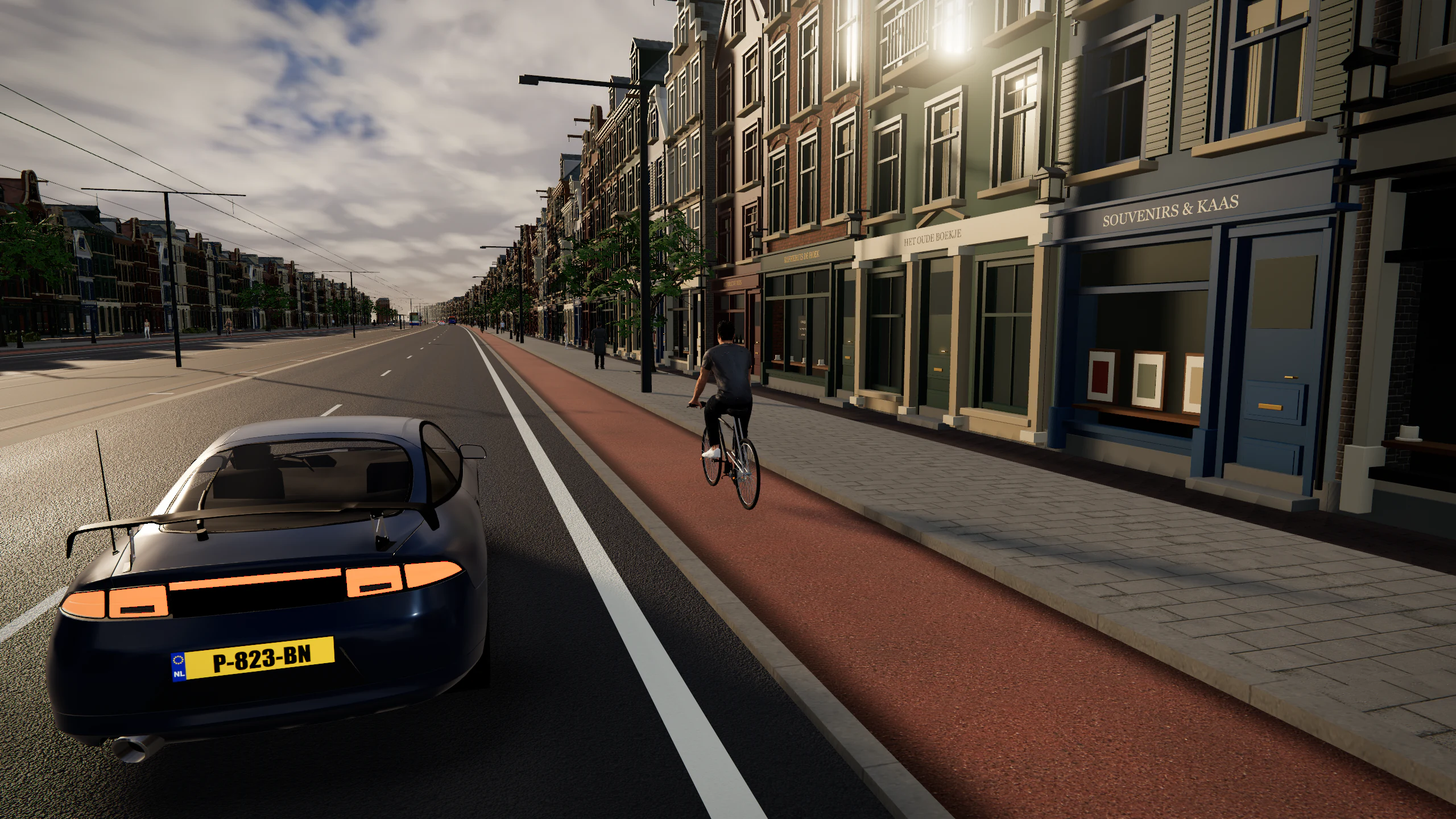 Blauwe coupé naast een fietser, met voetgangers voor de Amsterdamse winkels